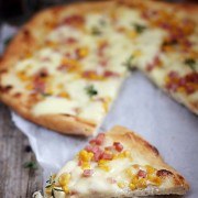 Pizza cu porumb