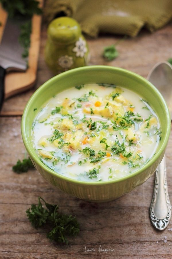 Ciorba de salata verde cu afumatura
