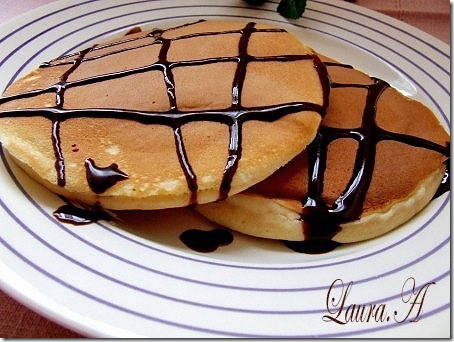 American pancakes cu sos de ciocolata