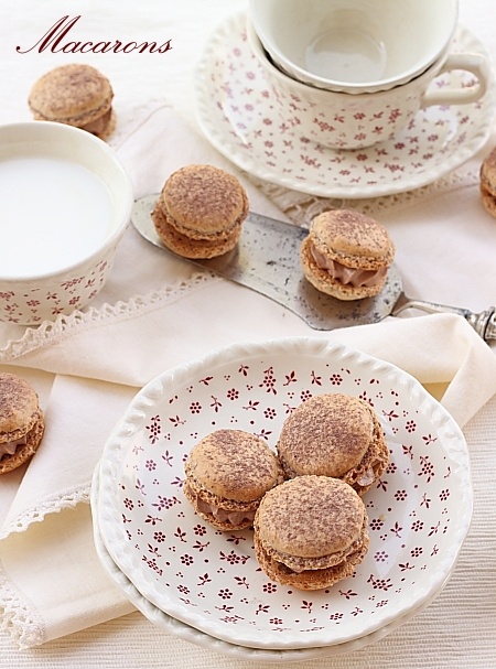 Macarons cu crema de ciocolata