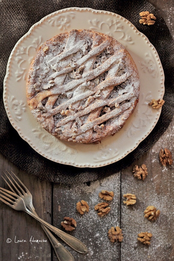 Tarta cu gem de zmeura si nuci