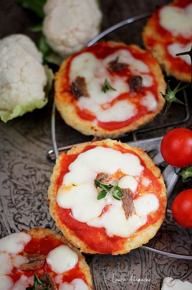 Mini pizza de conopida detaliu