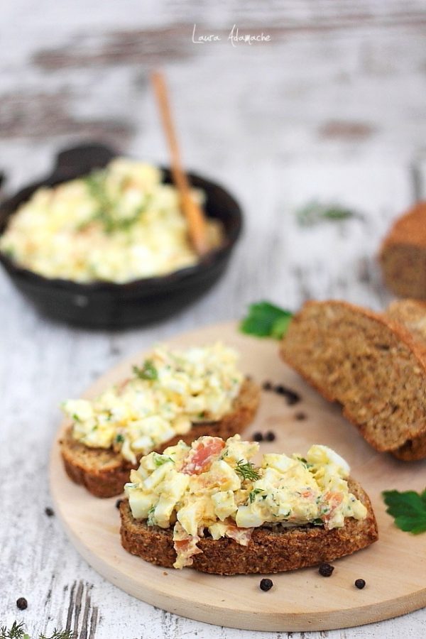 Salata de oua cu somon afumat
