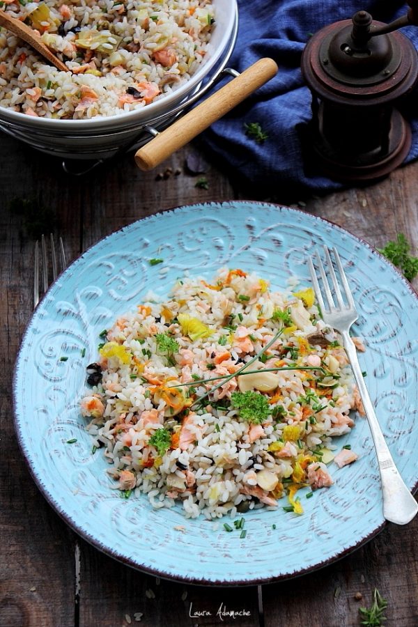 Salata de orez cu somon si ciuperci