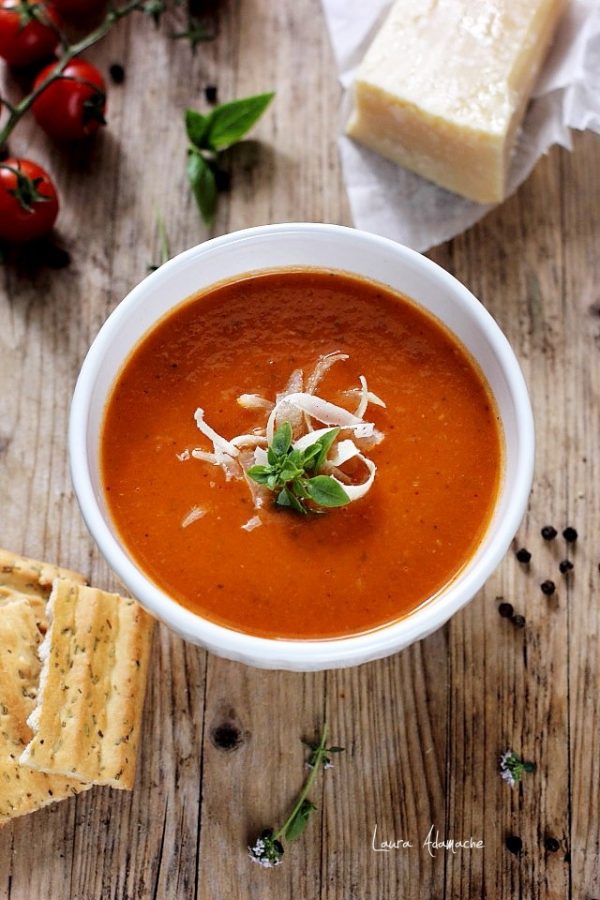 Supa crema de rosii cu busuioc si parmezan