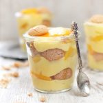 Crema la pahar cu limoncello, piersici si amaretti