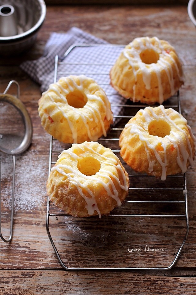 Prajituri Bundt cu fructe tropicale