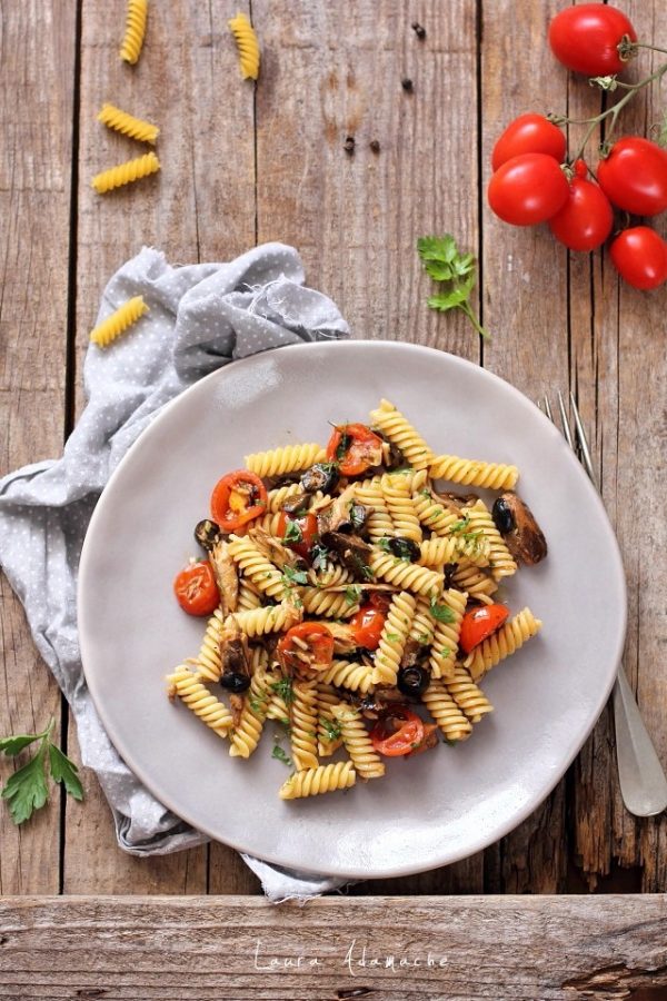 Paste fusilli cu macrou si masline