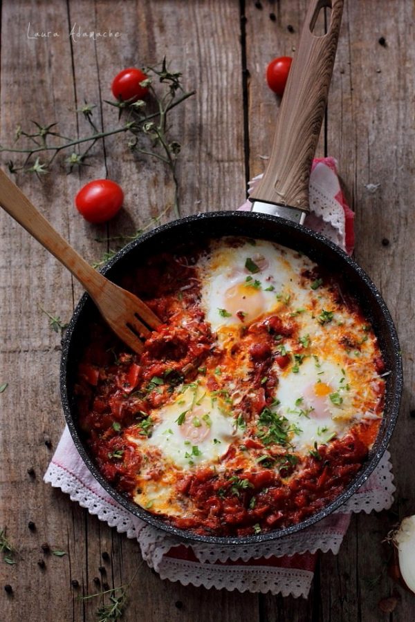 Shakshouka cu rosii si ardei