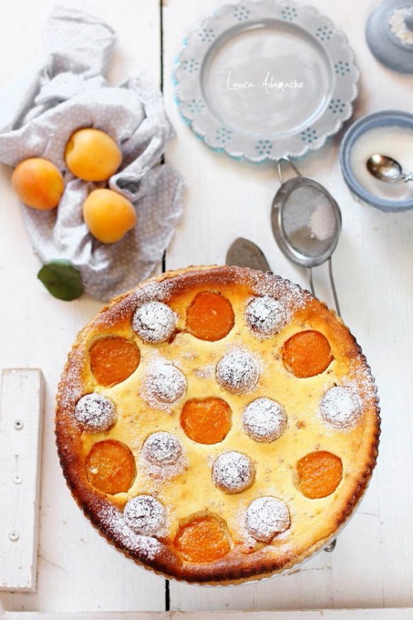 Tarta cu caise si amaretti