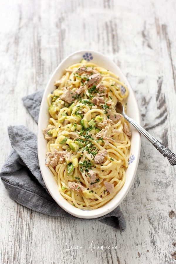 Spaghetti carbonara cu ton si dovlecei