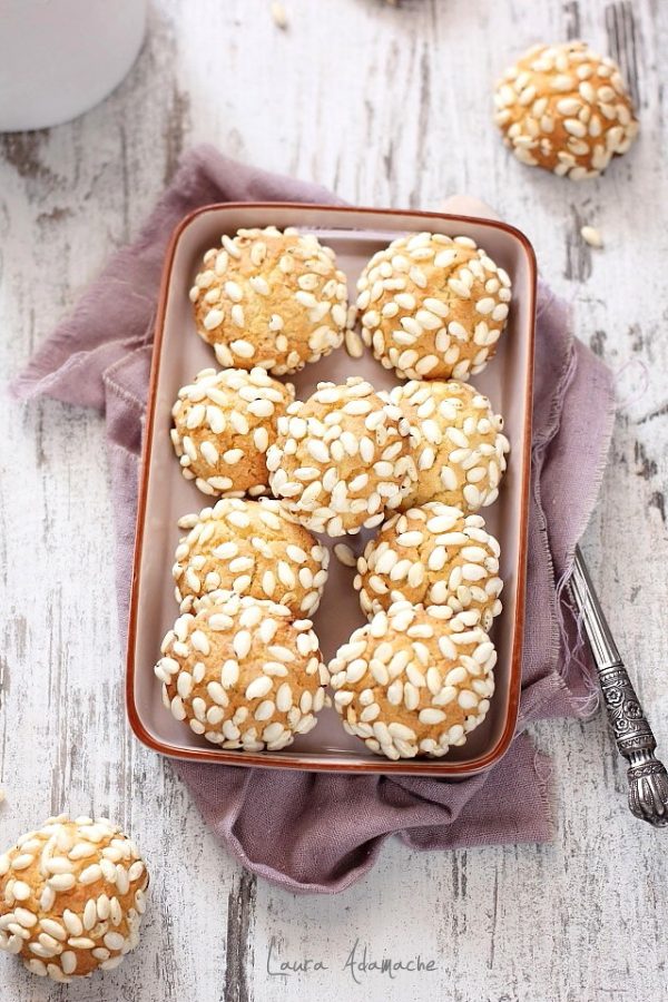 Biscuiti cu orez expandat si nuca de cocos