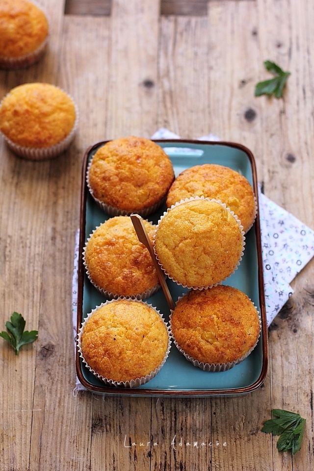 Muffins cu malai, porumb si cascaval detaliu