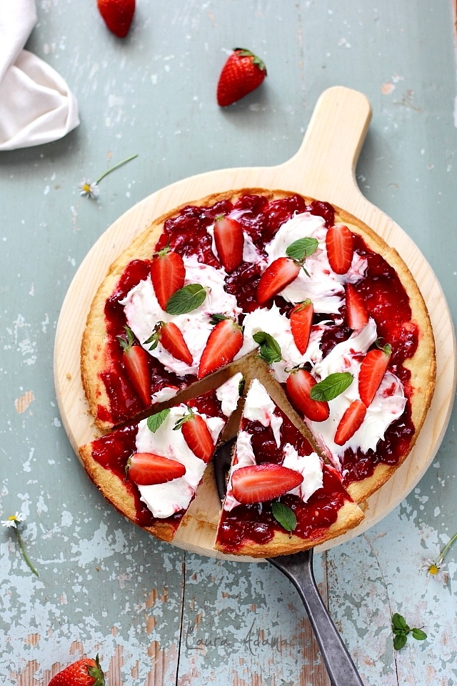 Pizza cu capsuni mascarpone | Retete culinare Laura Adamache