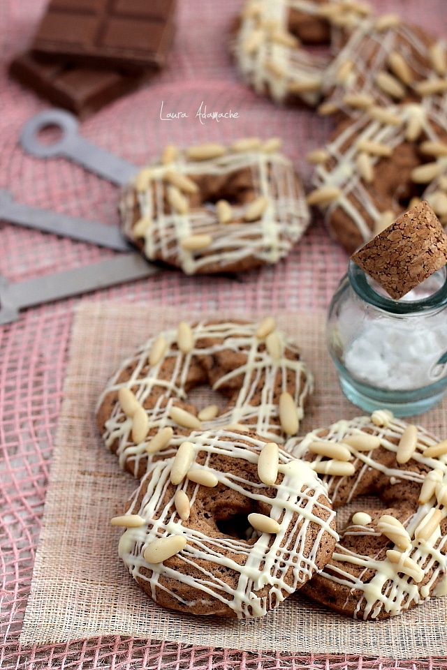 Biscuiti Cu Seminte De Pin Si Ciocolata Retete Culinare Laura