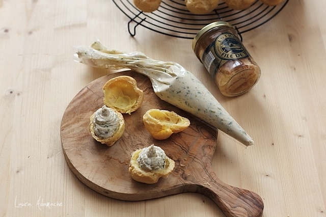 choux sarate umplute cu ton