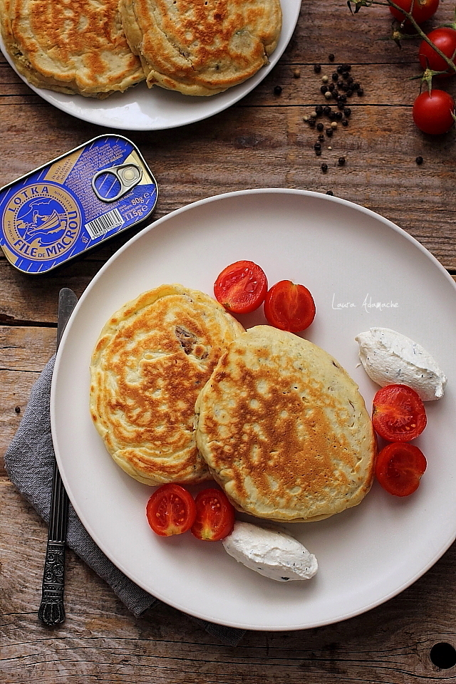 pancakes sarate cu macrou farfurie