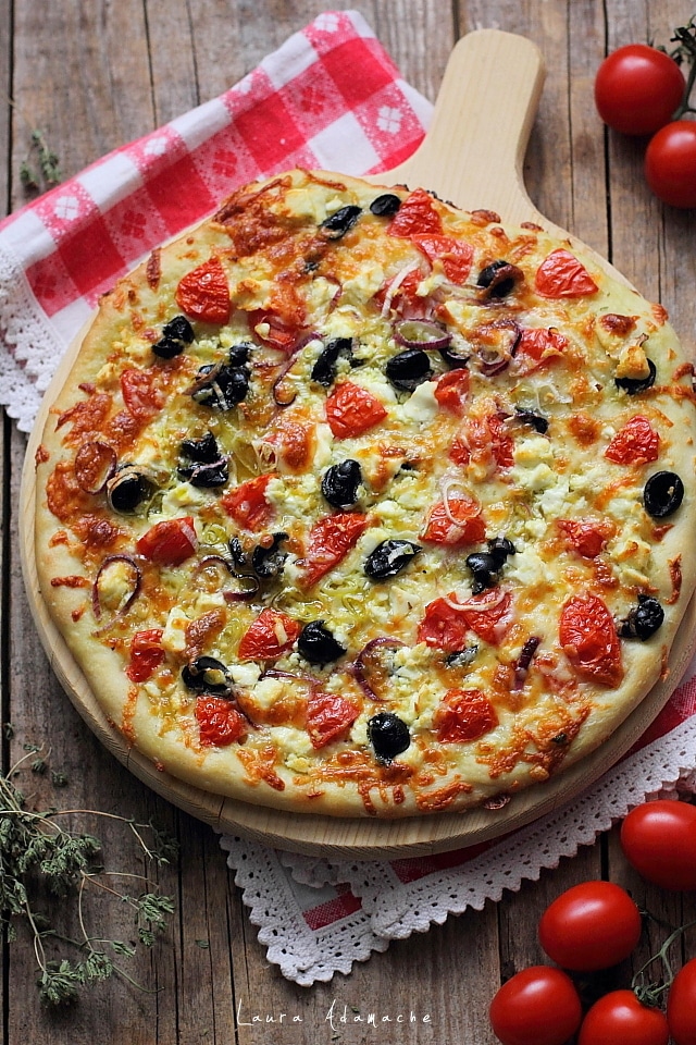 pizza greceasca cu feta